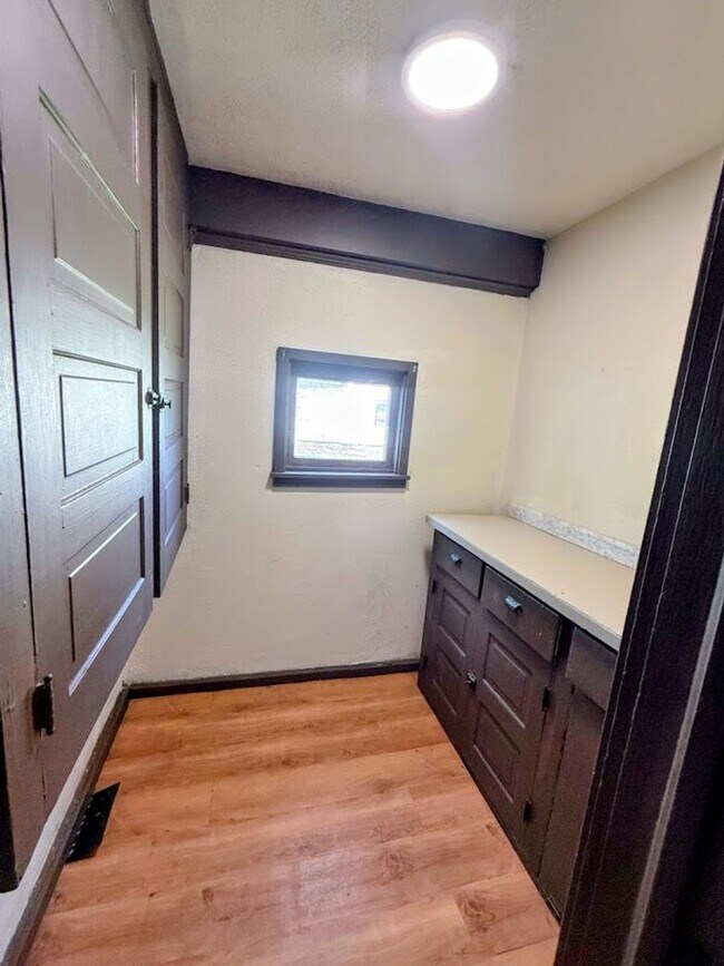 Building Photo - 2048 2nd St NE