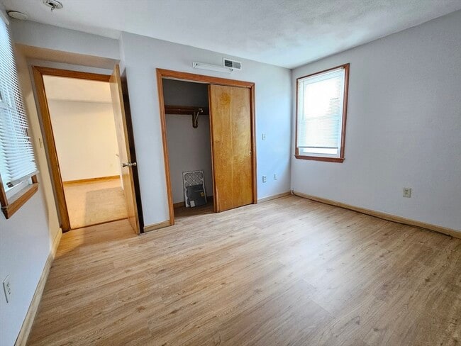 Building Photo - 49 Cottage St