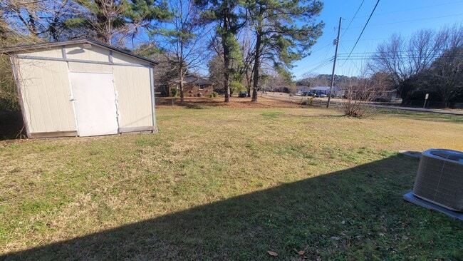 Building Photo - 3br Ranch home on large lot