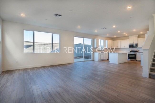 Building Photo - BRAND NEW CONSTRUCTION: Spacious 5-Bed San...