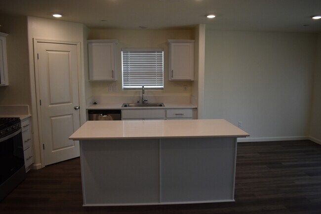 Building Photo - 4527 Isabel Ct