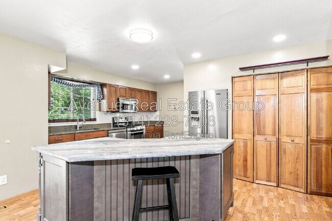 Building Photo - 959 Orchard Lakes Dr