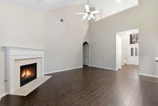 Building Photo - 25542 Saddlebrook Village Dr