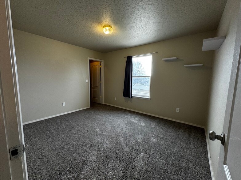 Building Photo - 172 W Tehuti Ct