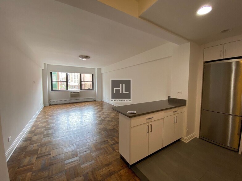 Primary Photo - EAST 69 STREET
