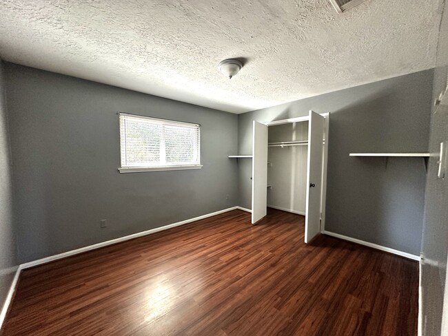 Upstairs bedroom with shelves - 15231 Highsprings Dr