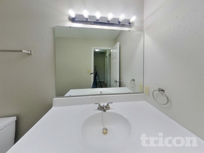 Building Photo - 6061 Parrington Dr