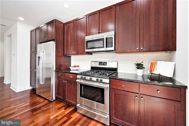 Building Photo - 600 S 24th St