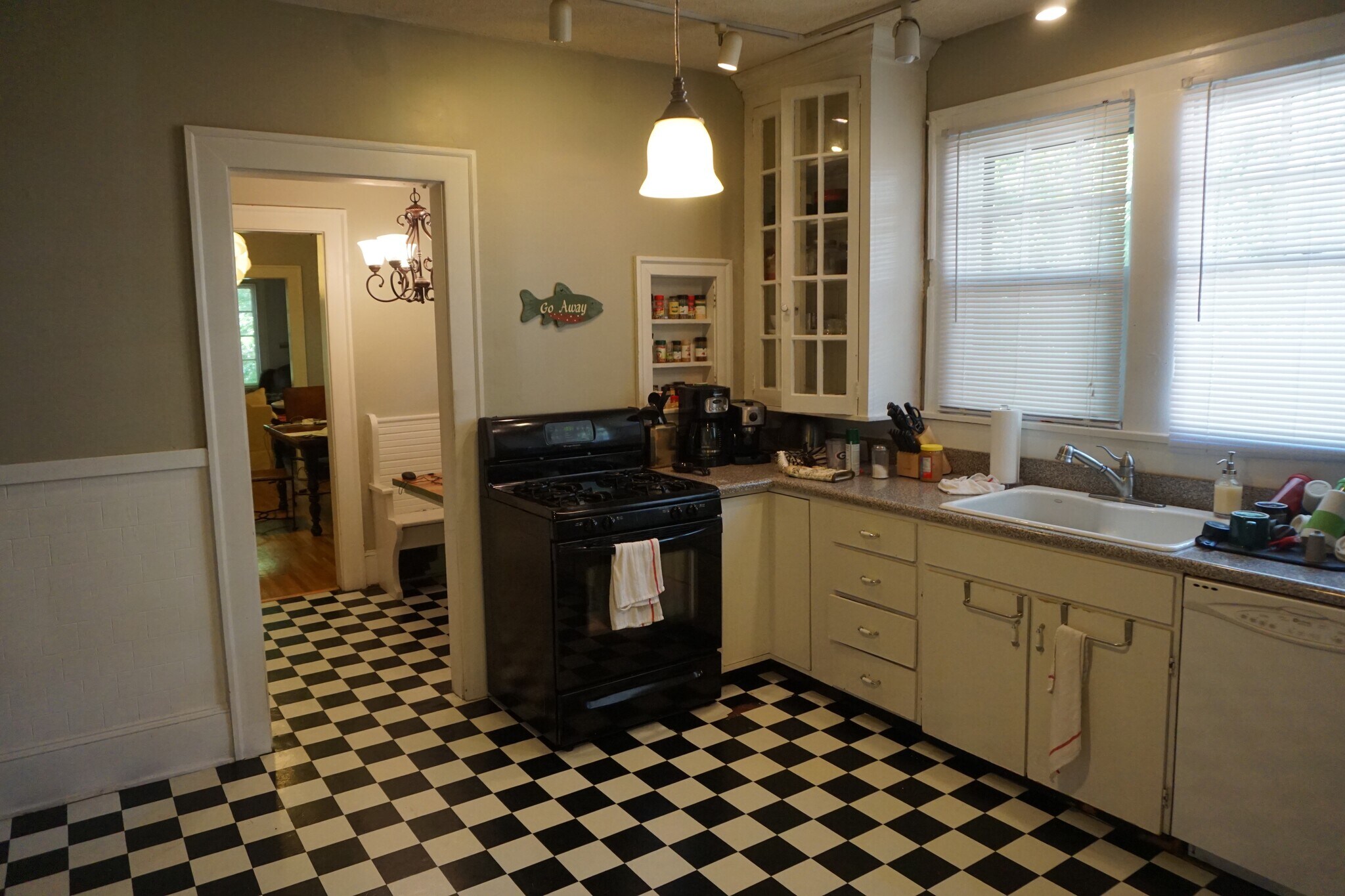 Building Photo - 1212 Virginia Ave. NE