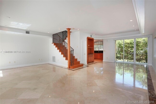 Building Photo - 592 Fernwood Rd