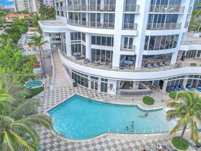 Building Photo - 17375 Collins Ave