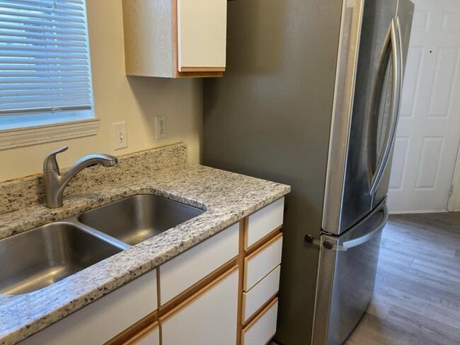 Building Photo - 2220 Jackson St