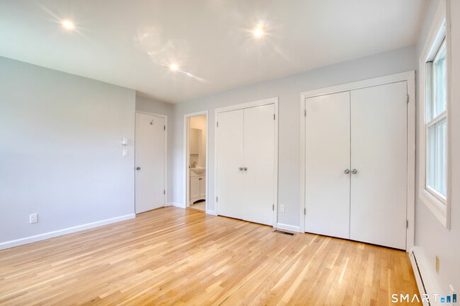 Building Photo - 8 Ridge Pl