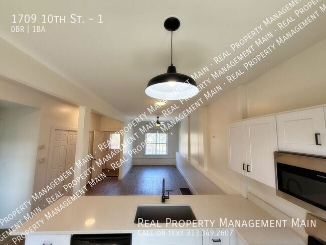 Building Photo - 1709 10th St