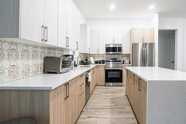 Building Photo - 15245 Brainbridge Cir