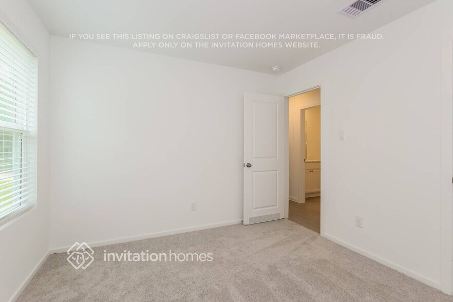 Building Photo - 15215 Abella Dr