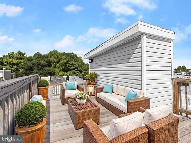 Building Photo - 404 N Robinson St