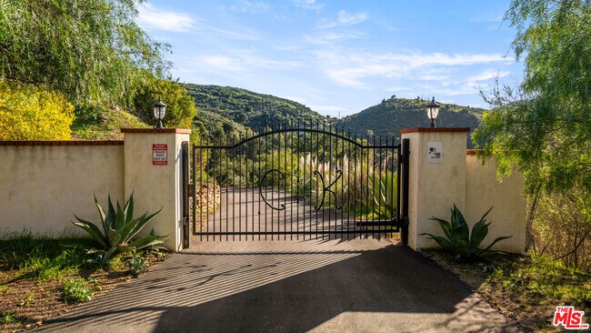 Building Photo - 503 Vera Canyon Dr