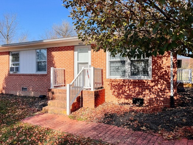Building Photo - 922 Country Acres Rd