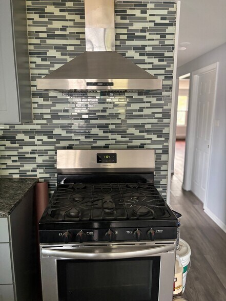 Building Photo - 322 W 116th St