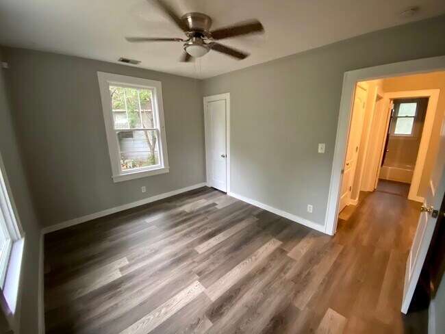 Building Photo - 2310 Aintree Ave