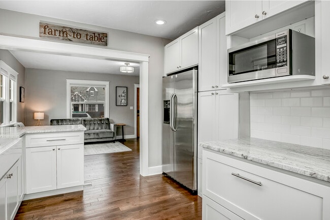 Building Photo - 2117 W Jefferson St