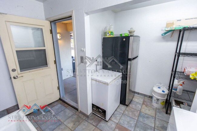 Building Photo - 1735 W Pampa Ave