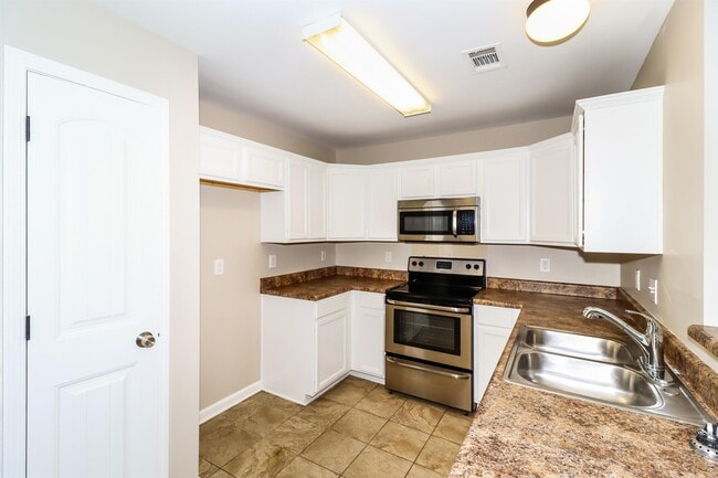 Building Photo - 10186 Sterling Ridge Dr