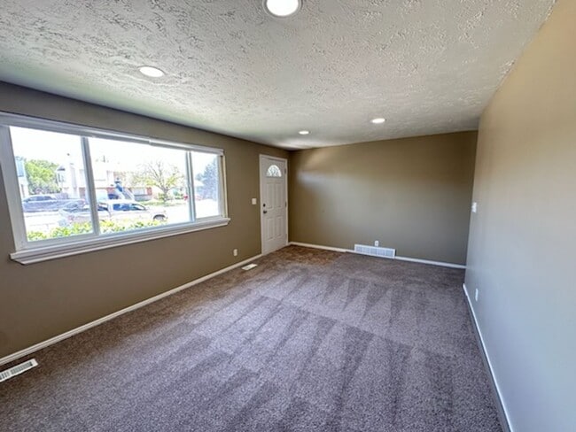 Building Photo - 6046 S 4000 W