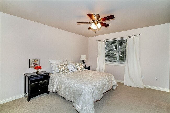 Building Photo - Sammamish Home