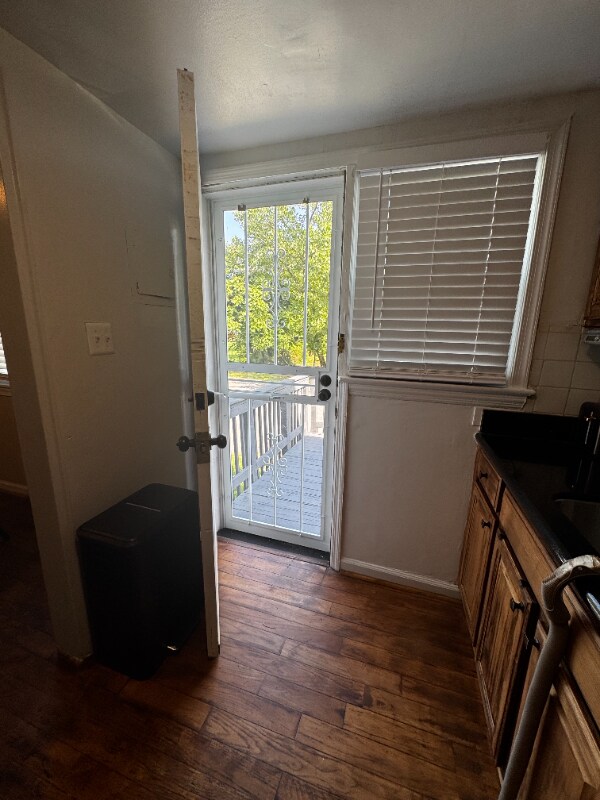 Building Photo - 2633 Colebrooke Dr