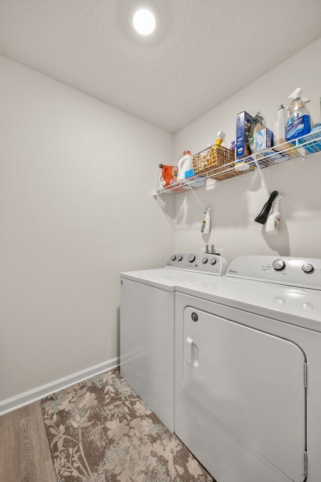 Building Photo - 4/2 Stunning Brick Home with community pool in Crestview