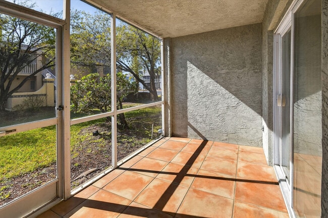 Building Photo - 1620 SE Green Acres Cir