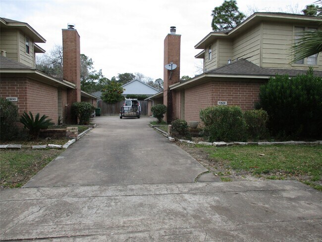 Building Photo - 10826 Sugar Hill Dr