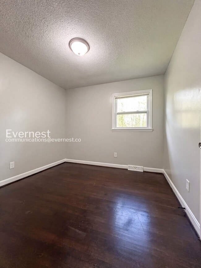 Building Photo - 907 Newcastle Rd