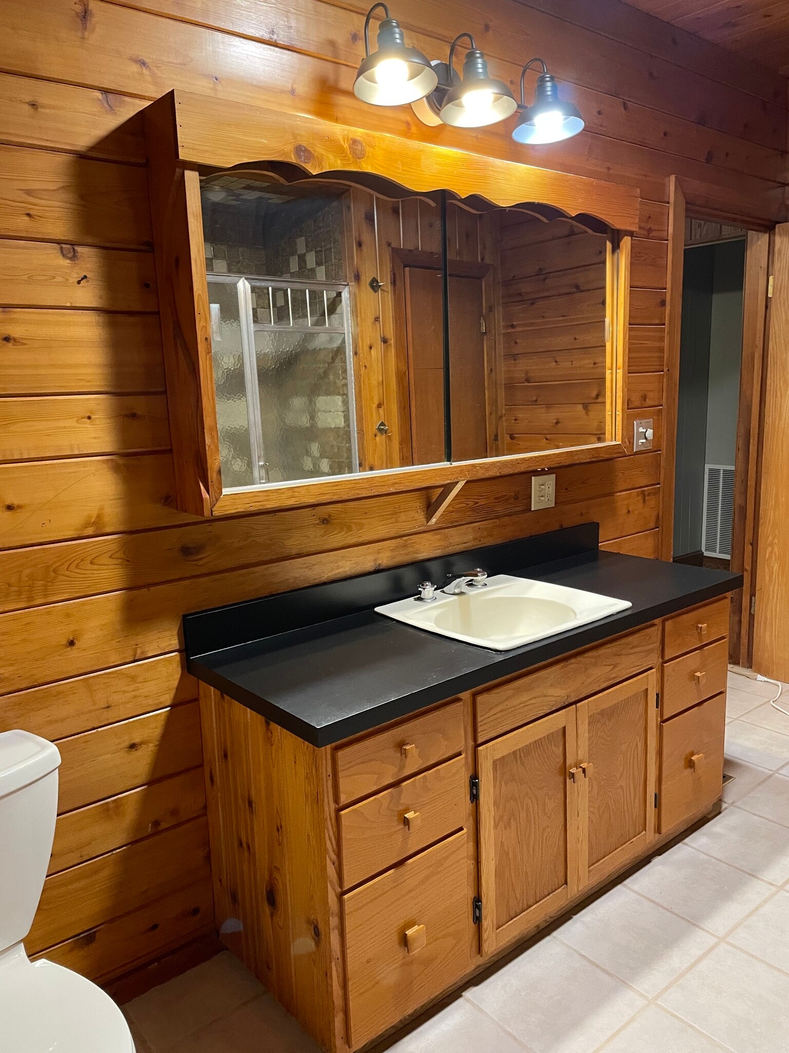 Building Photo - 5185 Samuelson Rd