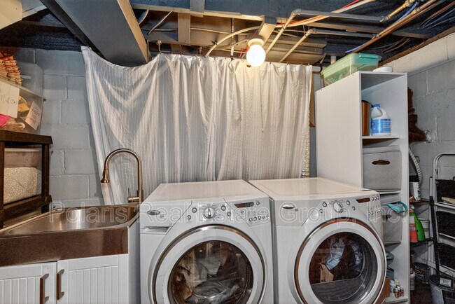 Building Photo - 4905 Norwaldo Ave