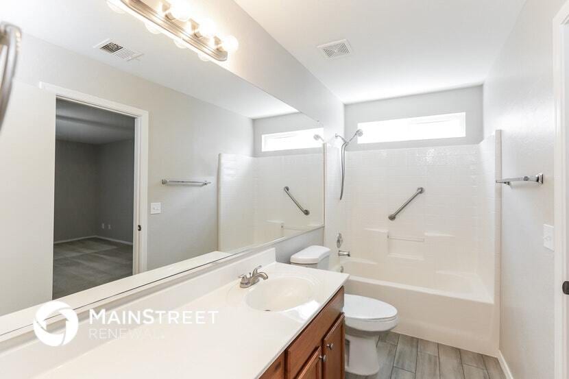 Building Photo - 422 N 110th St