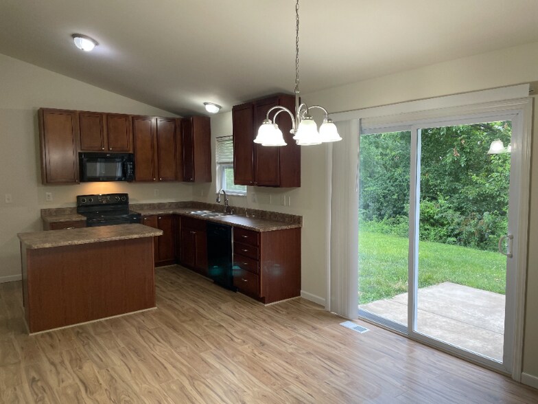 Building Photo - 60 Westhampton Ct