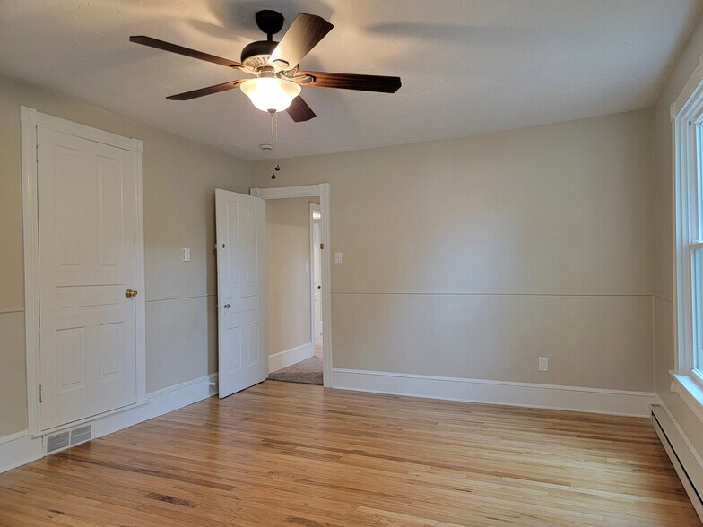 Building Photo - 97 N Reamstown Rd