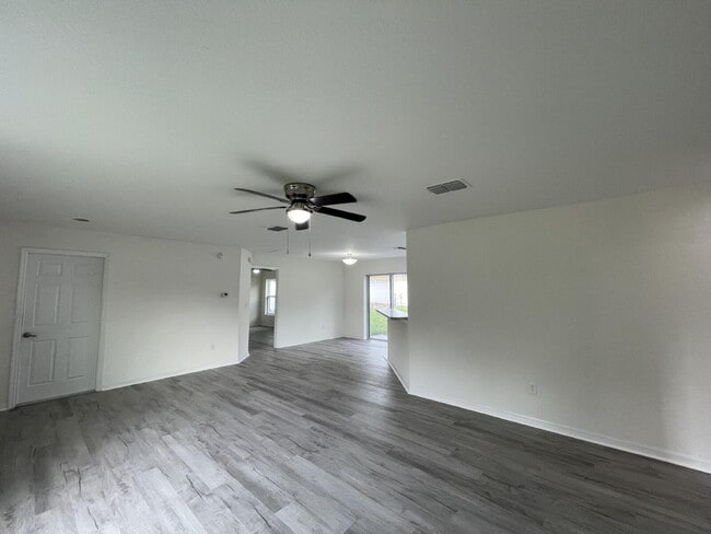 Building Photo - Move-In Ready! Beautiful 3BR/2BA with New Flooring & Fresh Paint
