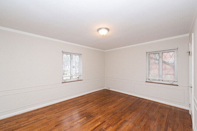 Building Photo - WESTWOOD - Freshly Updated & Move-In Ready! 4 bed 2.5 bath home