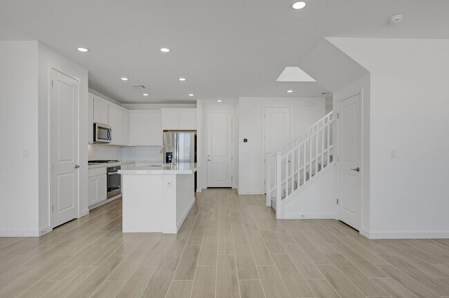 Building Photo - 8532 W Agate Ave