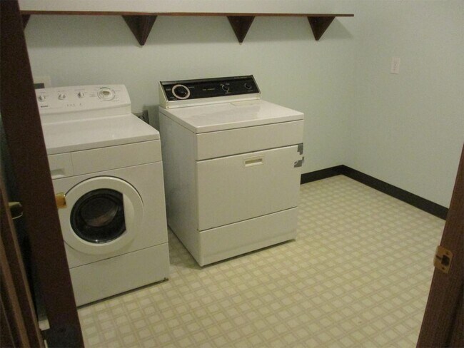 Building Photo - 1530 Idaho Ave