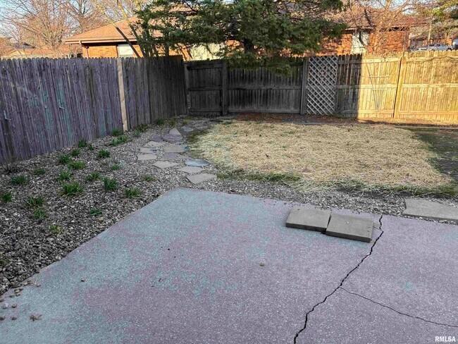 Building Photo - 3326 Jennings Dr