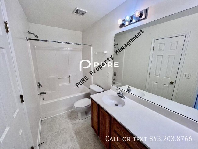 Building Photo - 7975 Shadow Oak Dr