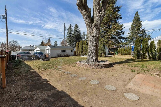 Building Photo - 2 Bedroom 1 Bath Home in North Spokane