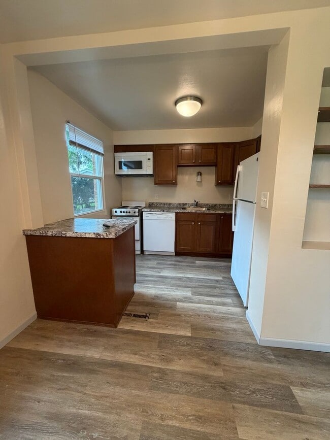 Building Photo - 3309 E Edgemere Dr