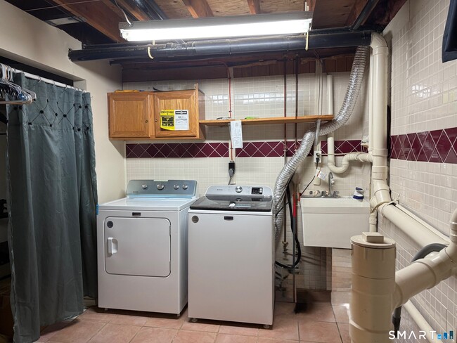 Building Photo - 14 Daniel Dr