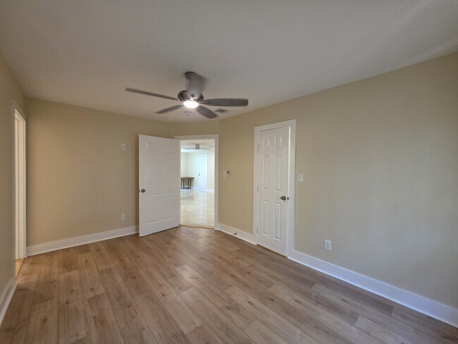Building Photo - 522 E Davilla Ave